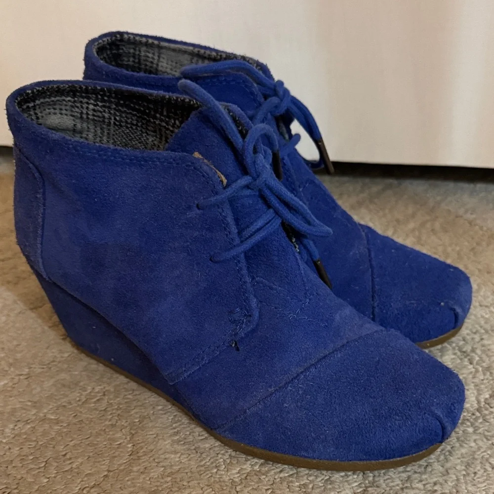Toms Blue Suede Women's Wedge Ankle Booties - showstopping color